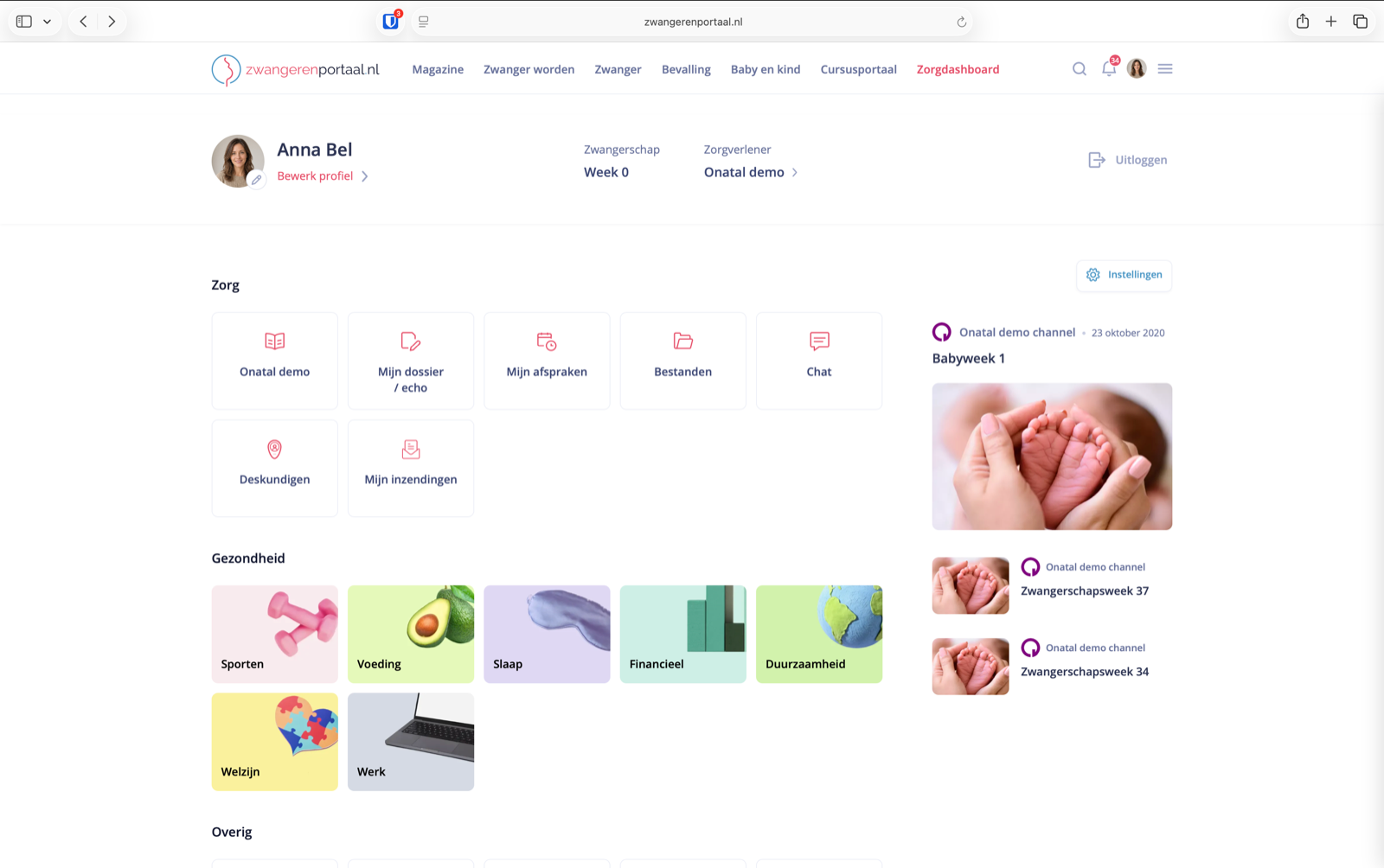 Dashboard van zwangerenportaal.nl op een groot scherm, demopraktijk Onatal demo, met tegels voor dossier, afspraken, bestanden, chat en deskundigen en het praktijkkanaal